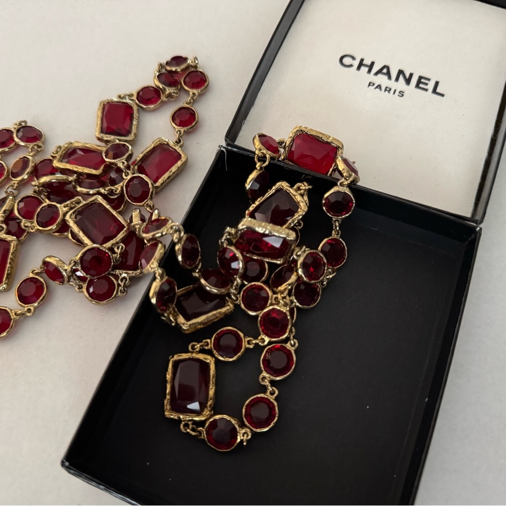 CHANEL vintage 1981 Chicklet necklace RED